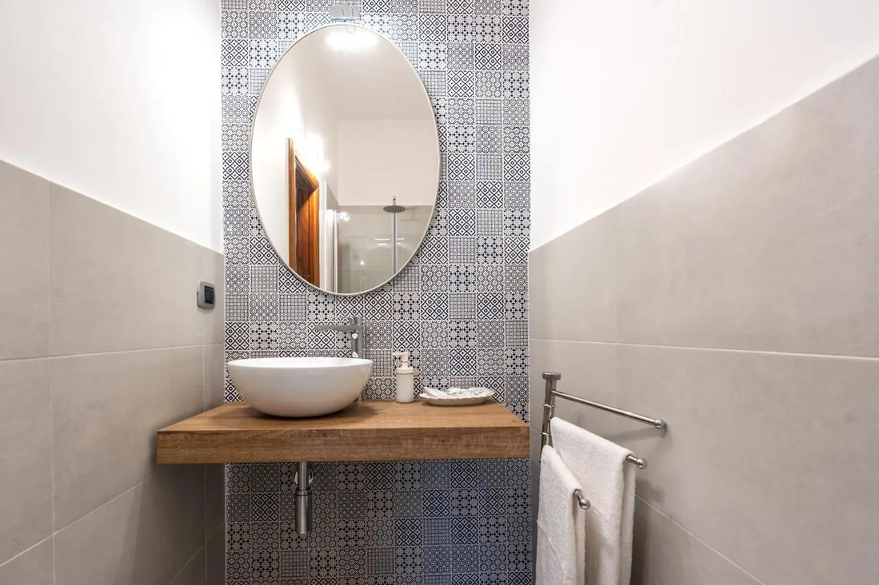 Into Vico Apartment Naples