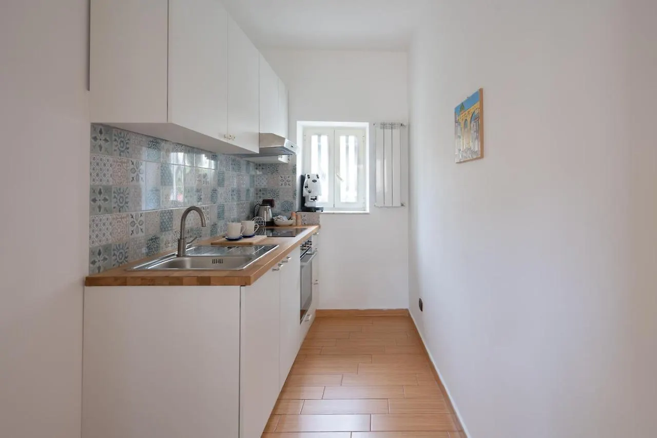 Into Vico Apartment Naples